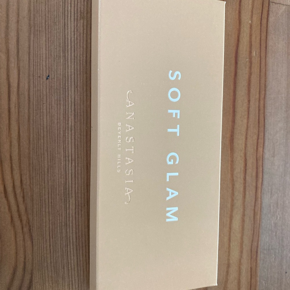 Anastasia Beverly Hills Soft Glam Palette